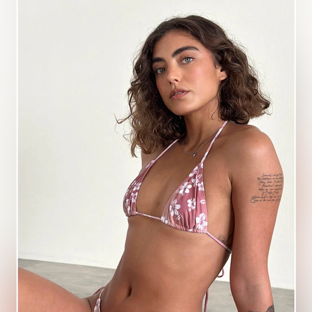 Motel Rocks Pami Bikini Top In Hibiscus Floral